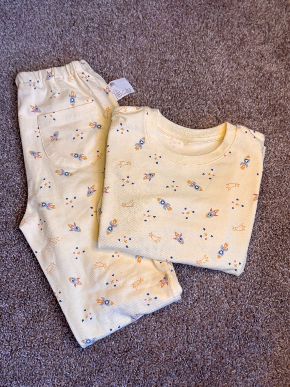 NEW Uniqlo Long Sleeve Pajamas Rocket Ship Space Light Yellow Size 110 4/5